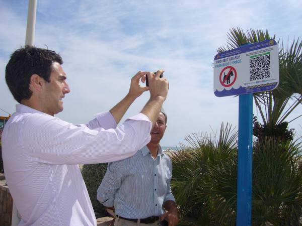 El concejal de PLayas hace uso del pionero sistema. EPDA