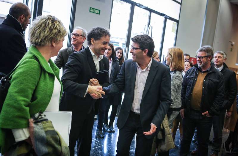 Colomer saluda a Rodríguez en su llegada a Fitur Colomer saluda a Rodríguez en su llegada a Fitur