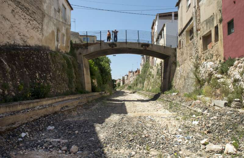Antigues vies de tren en el municipi de Manuel. Antigues vies de tren en el municipi de Manuel.