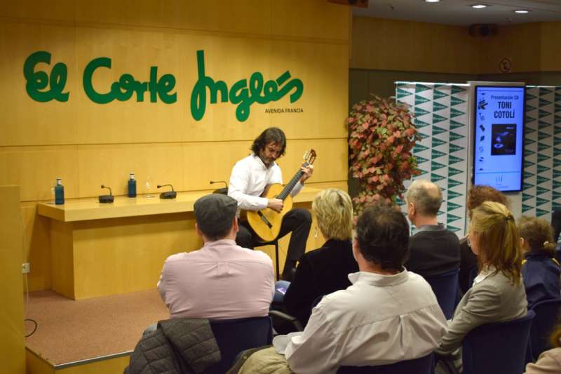 Toni Cotolí, en El Corte Inglés Toni Cotolí, en El Corte Inglés