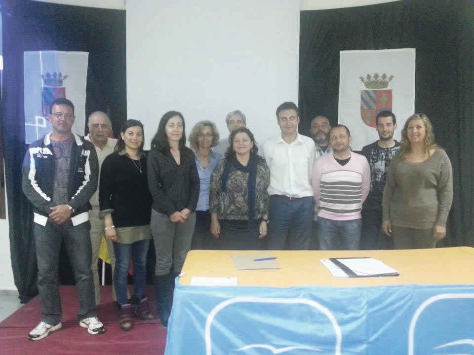 La nueva junta directiva con el ya ex presidente del PP de Alfara de la Baronia. FOTO EPDA La nueva junta directiva con el ya ex presidente del PP de Alfara de la Baronia. FOTO EPDA