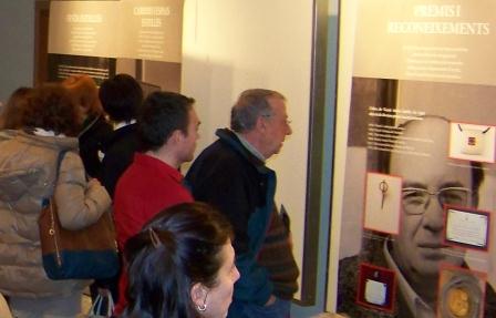 La exposición muestra a través de fotografías, paneles explicativos y material audiovisual las distintas facetas del poeta valenciano. FOTO: EPDA. La exposición muestra a través de fotografías, paneles explicativos y material audiovisual las distintas facetas del poeta valenciano. FOTO: EPDA.