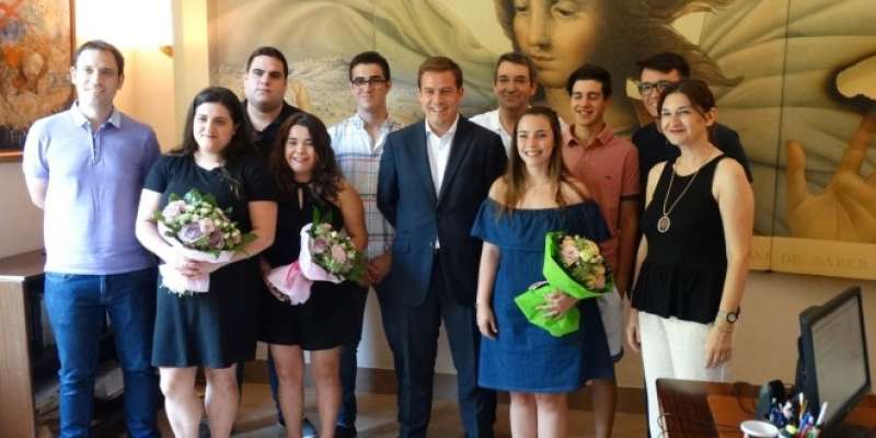 La Corporació de Xàtiva amb la reina de la Fira. EPDA La Corporació de Xàtiva amb la reina de la Fira. EPDA