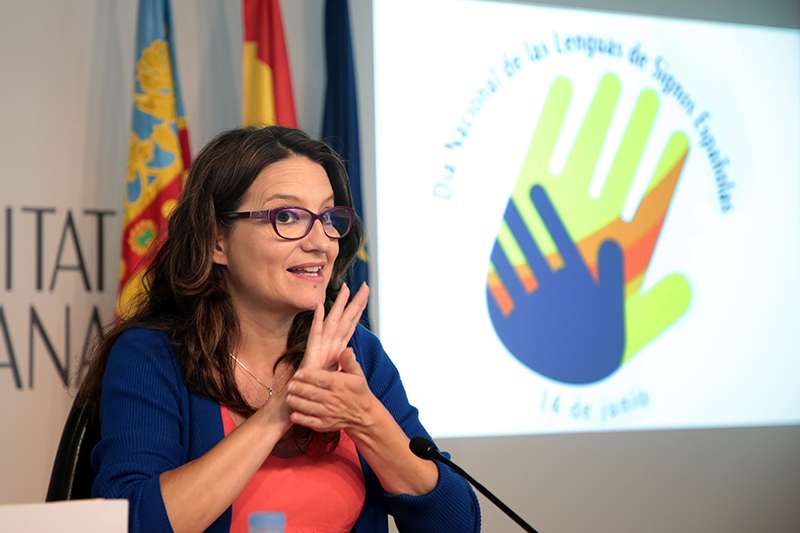 Mónica Oltra. Mónica Oltra.
