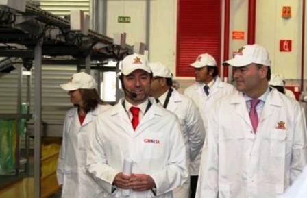 Agustín Gregori, CEO de Grefusa, y Alberto Fabra, president de la Generalitat, conversan durante la visita oficial realizada a las instalaciones de la compañía en Alzira. Foto EPDA Agustín Gregori, CEO de Grefusa, y Alberto Fabra, president de la Generalitat, conversan durante la visita oficial realizada a las instalaciones de la compañía en Alzira. Foto EPDA
