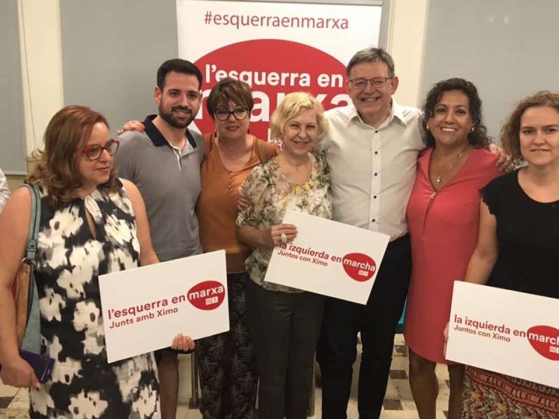 Militantes en Blanqueries el domingo por la noche tras saberse Puig ganador. FOTO NINET Militantes en Blanqueries el domingo por la noche tras saberse Puig ganador. FOTO NINET