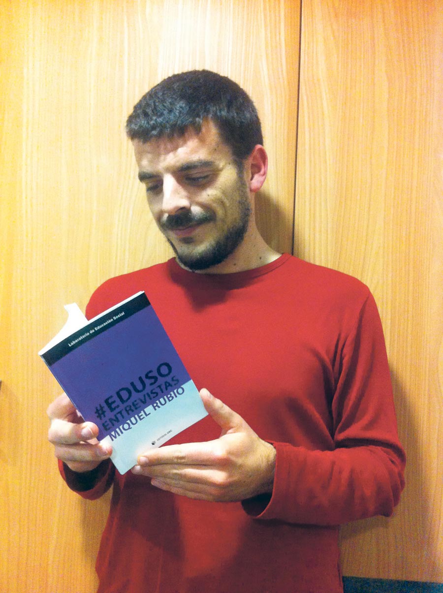Miquel Rubio amb el seu primer llibre. FOTO EPDA Miquel Rubio amb el seu primer llibre. FOTO EPDA