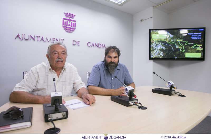 El regidor de Gestió Responsable del Territori, Xavi Ródenas,i elpresident l?associació Amics de la Natura de Marxuquera, Vicent Alonso. EPDA El regidor de Gestió Responsable del Territori, Xavi Ródenas,i elpresident l?associació Amics de la Natura de Marxuquera, Vicent Alonso. EPDA