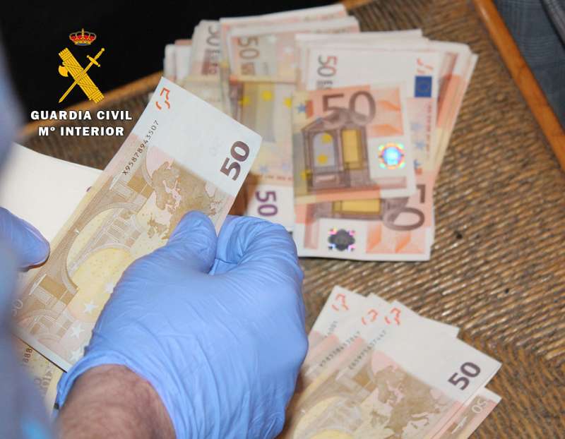 Dinero incautado por la Guardia Civil. EPDA Dinero incautado por la Guardia Civil. EPDA