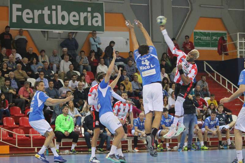 Jugada del encuentro del Fertiberia Puerto Sagunto contra el Recoletas Valladolid. PEPA CONESA Jugada del encuentro del Fertiberia Puerto Sagunto contra el Recoletas Valladolid. PEPA CONESA