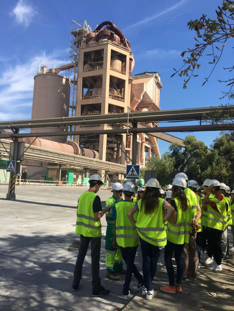 Visita de los escolares a la planta de Lafarge en Sagunt. EPDA Visita de los escolares a la planta de Lafarge en Sagunt. EPDA