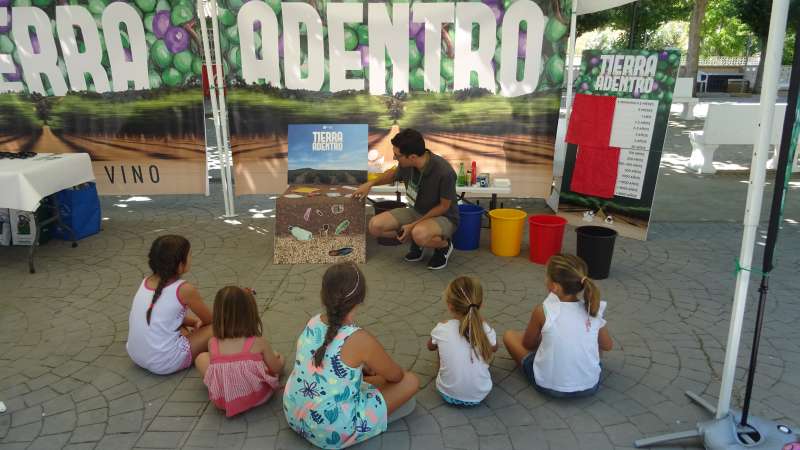Educador@s ambientales llevan a cabo la actividad Educador@s ambientales llevan a cabo la actividad