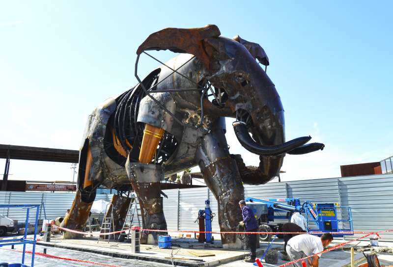 El majestuoso elefante de la plaza de BIOPARC Valencia se llamará Escipión y simboliza la unión del arte y la naturaleza El majestuoso elefante de la plaza de BIOPARC Valencia se llamará Escipión y simboliza la unión del arte y la naturaleza