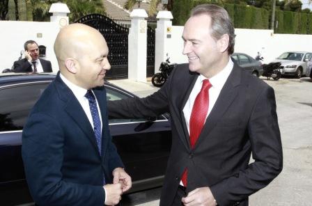 El Jefe del Consell con el Secretario de Estado de Comercio y Empresarios de Alicante. Foto EPDA El Jefe del Consell con el Secretario de Estado de Comercio y Empresarios de Alicante. Foto EPDA