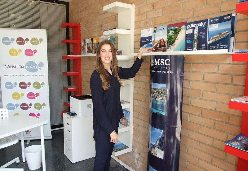 María Sánchez, ex alumna del Grado de Turismo y responsable de la agencia escuela. EPDA María Sánchez, ex alumna del Grado de Turismo y responsable de la agencia escuela. EPDA