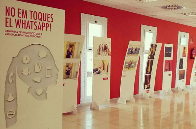 Algunos paneles que forman parte de la exposición Algunos paneles que forman parte de la exposición