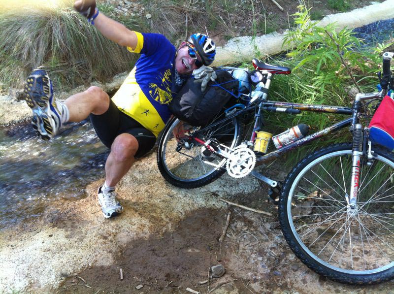 Paco Bono también ha tenido un momento para gastarnos una broma. FOTO P. POZUELO Paco Bono también ha tenido un momento para gastarnos una broma. FOTO P. POZUELO
