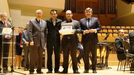 Entrega del premio a la Banda del Casino Musical de Godella. Foto EPDA