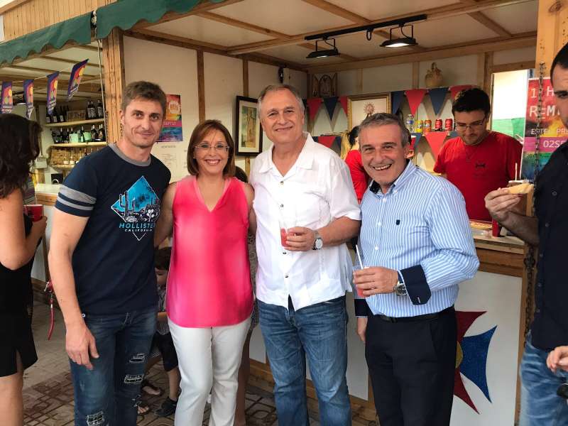 Jorge Navarro, la presidenta de la Mancomunitat, el alcalde de Llíria y el edil Pina. FOTO EPDA Jorge Navarro, la presidenta de la Mancomunitat, el alcalde de Llíria y el edil Pina. FOTO EPDA