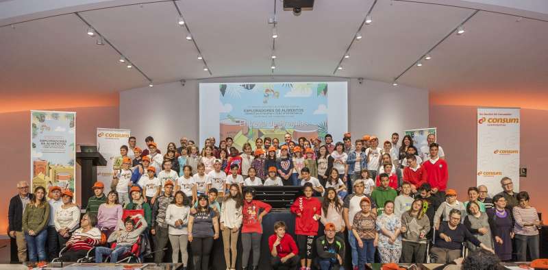 Alumnos que han participado en el concurso de Consum. Alumnos que han participado en el concurso de Consum.