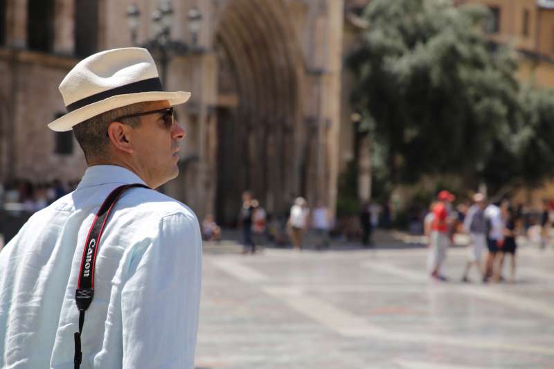 Un turista por el centro de València. EPDA Un turista por el centro de València. EPDA
