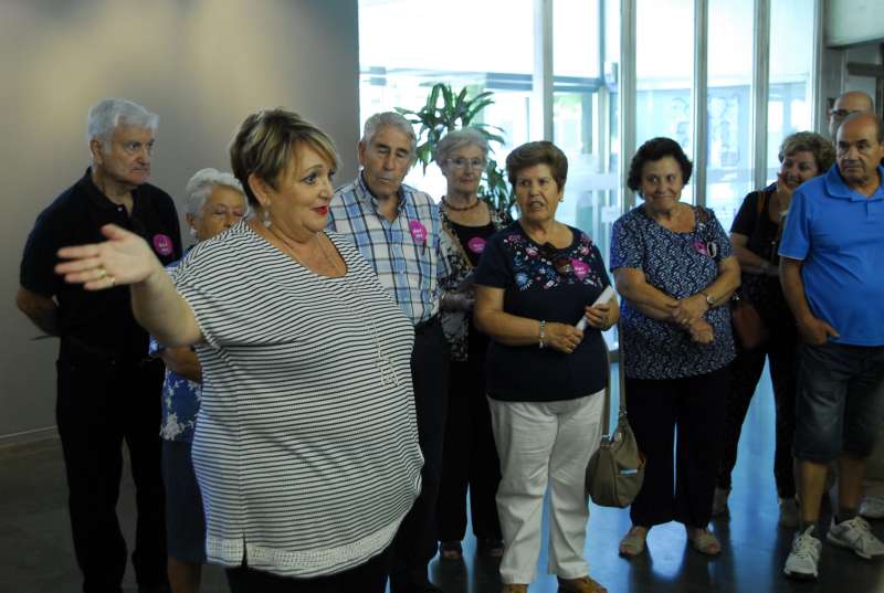 La diputada Mercedes Berenguer durante la visita al MuVIM La diputada Mercedes Berenguer durante la visita al MuVIM