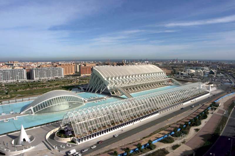Imagen aérea de la Ciudades de las Artes y las Ciencias de Valencia, obra de Calatrava. Imagen aérea de la Ciudades de las Artes y las Ciencias de Valencia, obra de Calatrava.