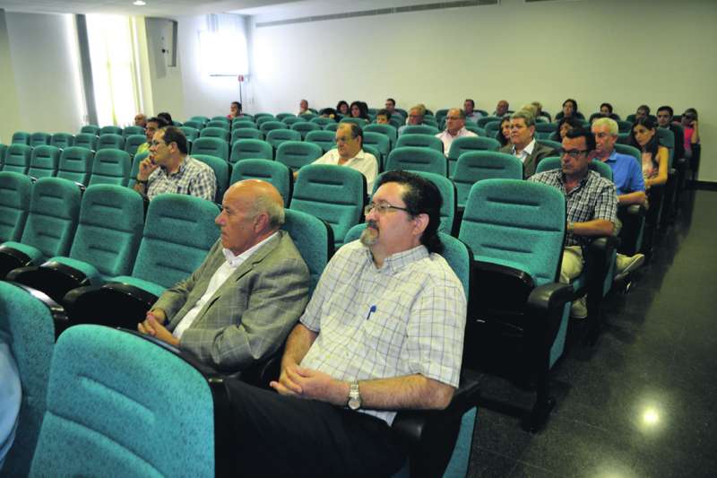 El ex alcalde de San Antonio, Eugenio Cañizares, y el secretario municipal, fueron a respaldar a Sancho el 19 de septiembre de 2014 a Canet d El ex alcalde de San Antonio, Eugenio Cañizares, y el secretario municipal, fueron a respaldar a Sancho el 19 de septiembre de 2014 a Canet d
