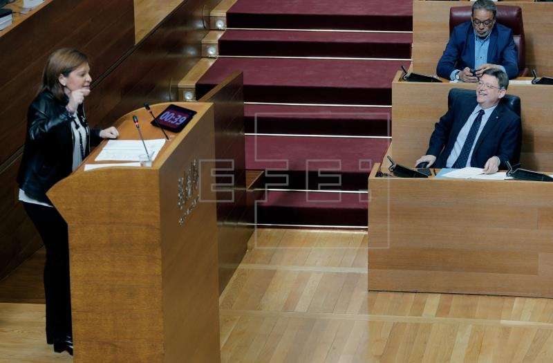 Bonig (PP): Puig no tiene un problema de dinero, tiene uno gravísimo de gestión.
El president de la Generalitat, Ximo Puig escucha a la portavoz del grupo parlamentario popular, Isabel Bonig. EFE Bonig (PP): Puig no tiene un problema de dinero, tiene uno gravísimo de gestión.
El president de la Generalitat, Ximo Puig escucha a la portavoz del grupo parlamentario popular, Isabel Bonig. EFE