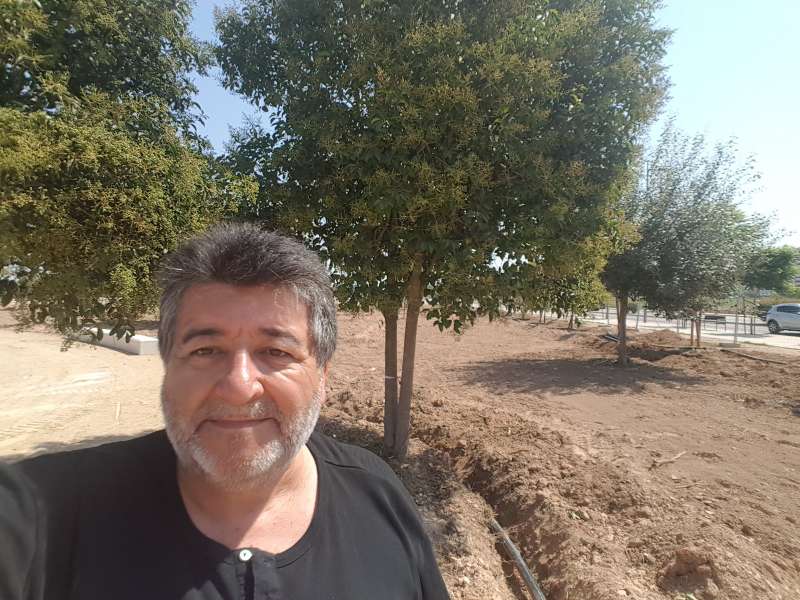El regidor de Gestió Urbanística en la parcel·la. EPDA El regidor de Gestió Urbanística en la parcel·la. EPDA