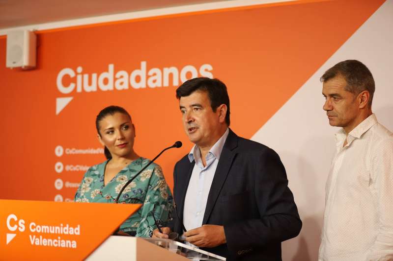 El portavoz autonómico de Ciudadanos (Cs) en la Comunitat Valenciana, Fernando Giner, con Cantó en el Comité Autonómico. EPDA El portavoz autonómico de Ciudadanos (Cs) en la Comunitat Valenciana, Fernando Giner, con Cantó en el Comité Autonómico. EPDA