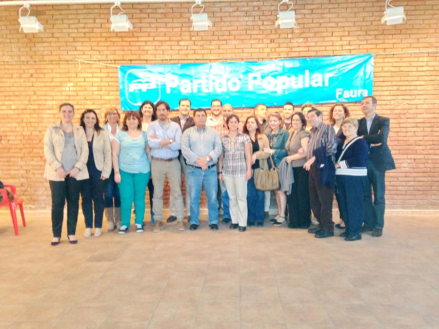 Laura Gamón, con su nueva dirección de Faura, acompañada por dirigentes del PP del Camp de Morvedre. FOTO EPDA Laura Gamón, con su nueva dirección de Faura, acompañada por dirigentes del PP del Camp de Morvedre. FOTO EPDA