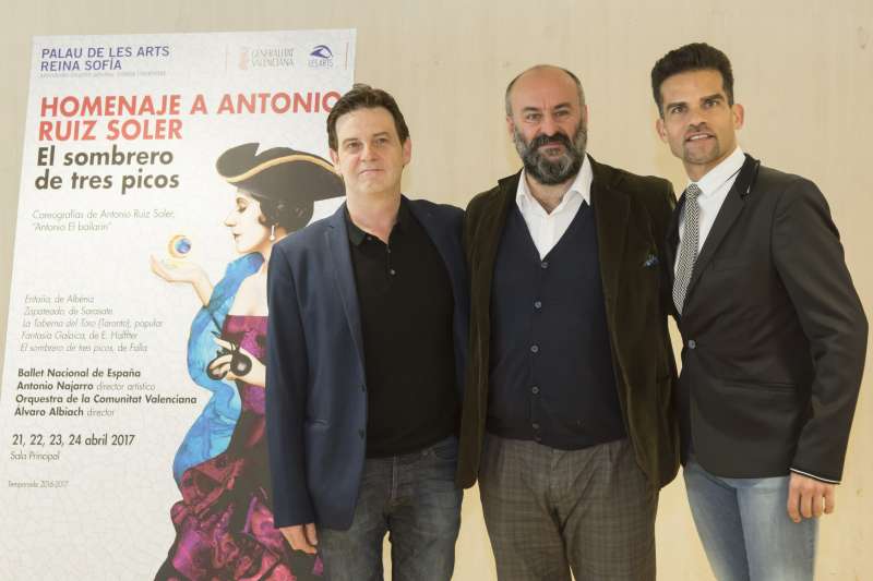 Un momento de la presentación. Un momento de la presentación.