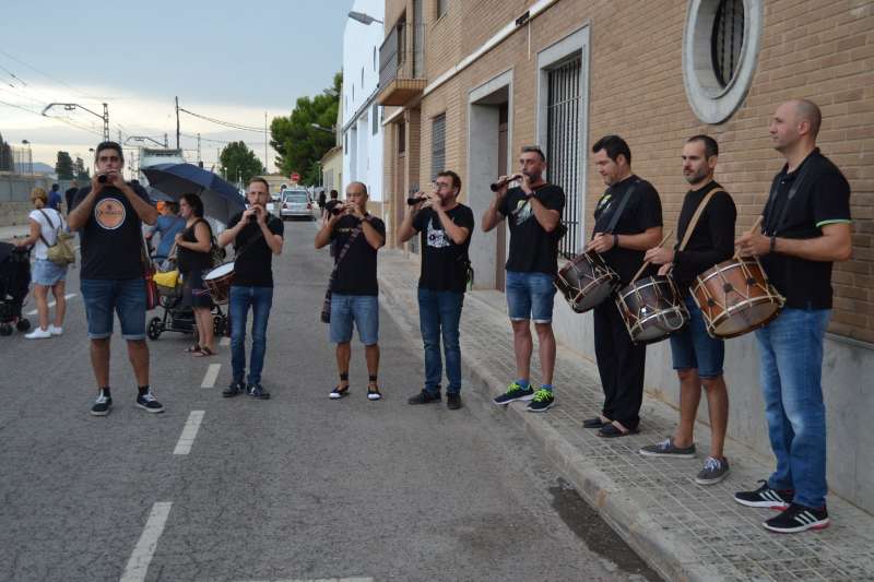 Los músicos acompañan a los alumnos en el inicio del curso en Albalat. / epda Los músicos acompañan a los alumnos en el inicio del curso en Albalat. / epda