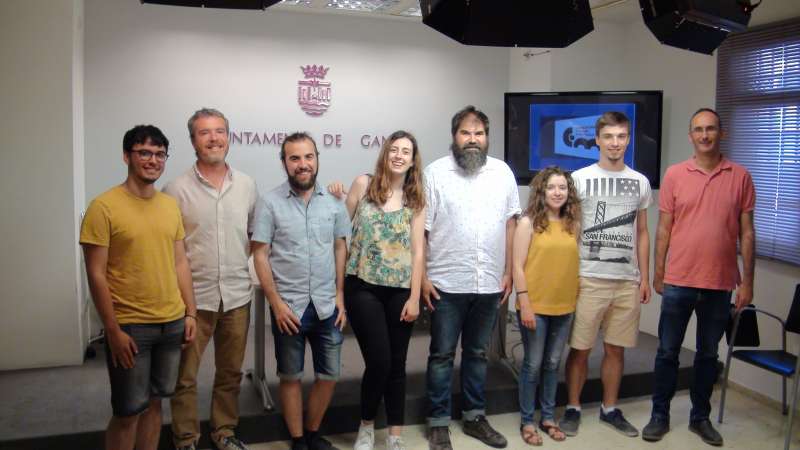 El regidor de Gestió Responsable del Territori (Patrimoni) de l?Ajuntament de Gandia, el director del CEIC Alfons el Vell, i subdirector de Promoció del Campus Gandia de la UPV, amb els estudiants premiats. EPDA El regidor de Gestió Responsable del Territori (Patrimoni) de l?Ajuntament de Gandia, el director del CEIC Alfons el Vell, i subdirector de Promoció del Campus Gandia de la UPV, amb els estudiants premiats. EPDA