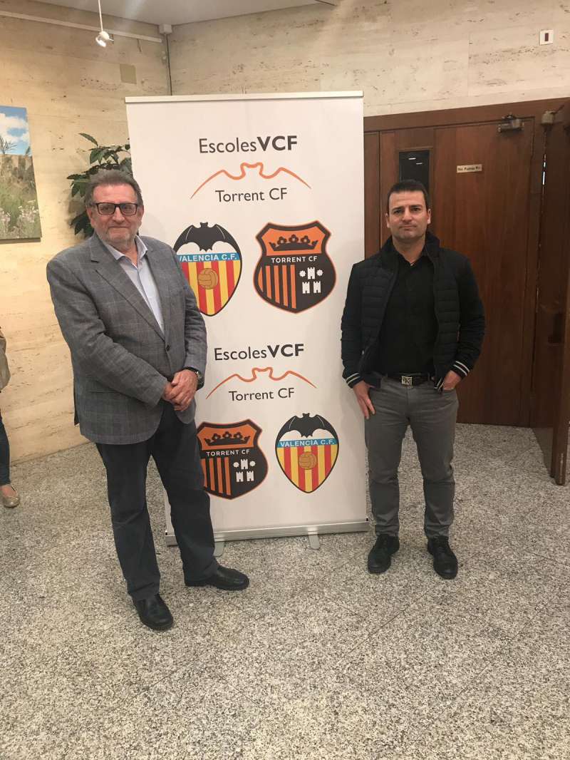 El Torrent CF firma un convenio de colaboración con el Valencia CF El Torrent CF firma un convenio de colaboración con el Valencia CF