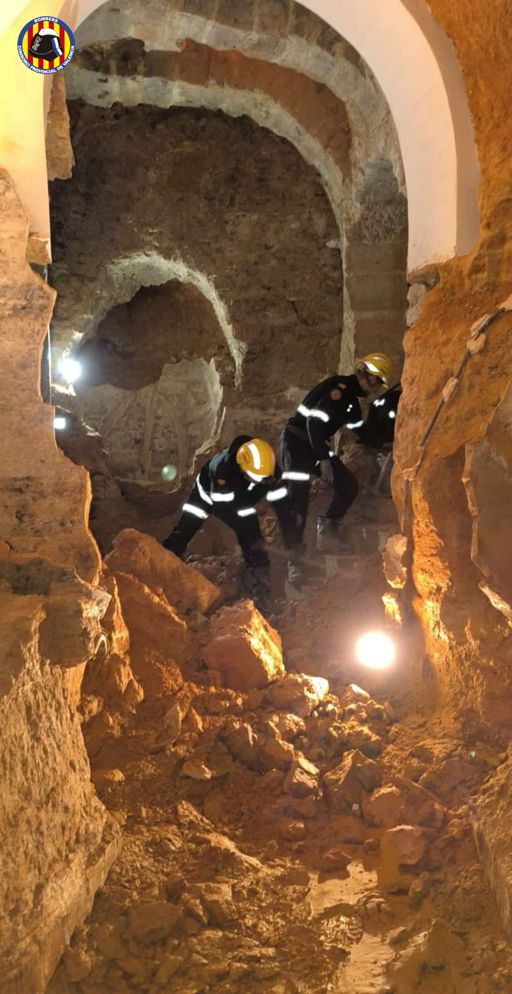 Imagen galería Los bomberos apuntalan edifcios históricos de Buñol y Chiva - 4039 | El Periódico de Aquí