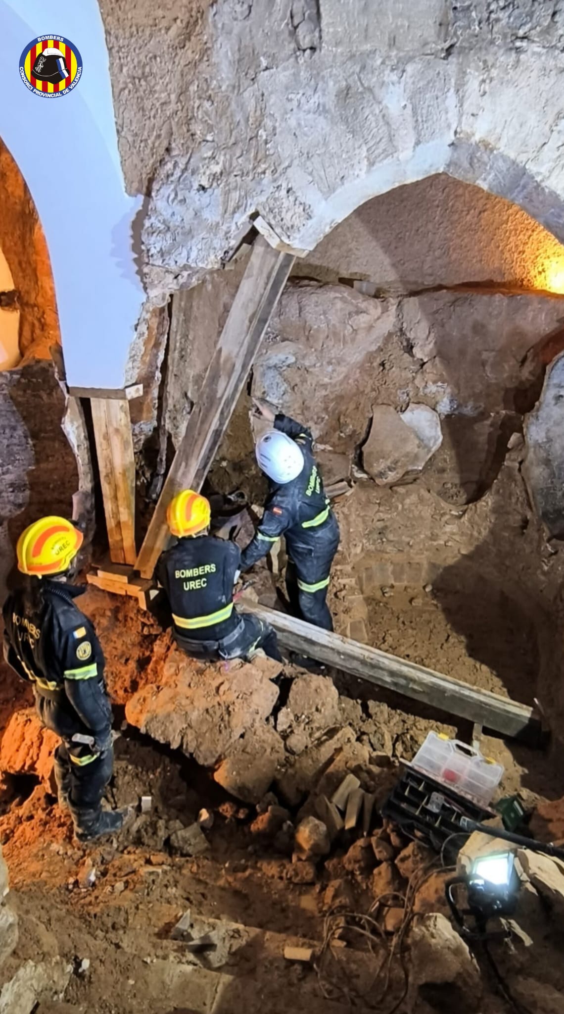 Imagen galería Los bomberos apuntalan edifcios históricos de Buñol y Chiva - 4036 | El Periódico de Aquí