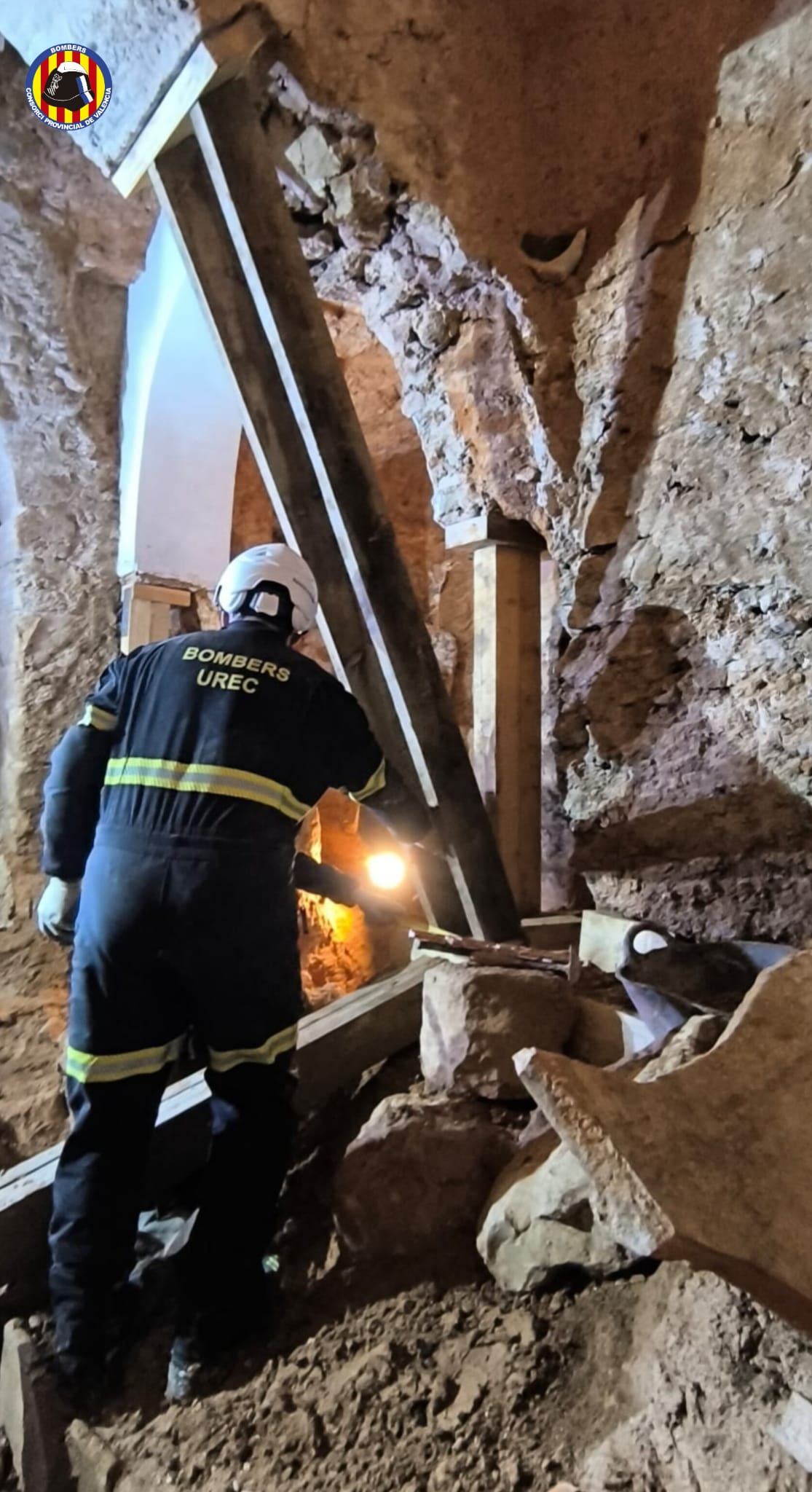 Imagen galería Los bomberos apuntalan edifcios históricos de Buñol y Chiva - 4037 | El Periódico de Aquí