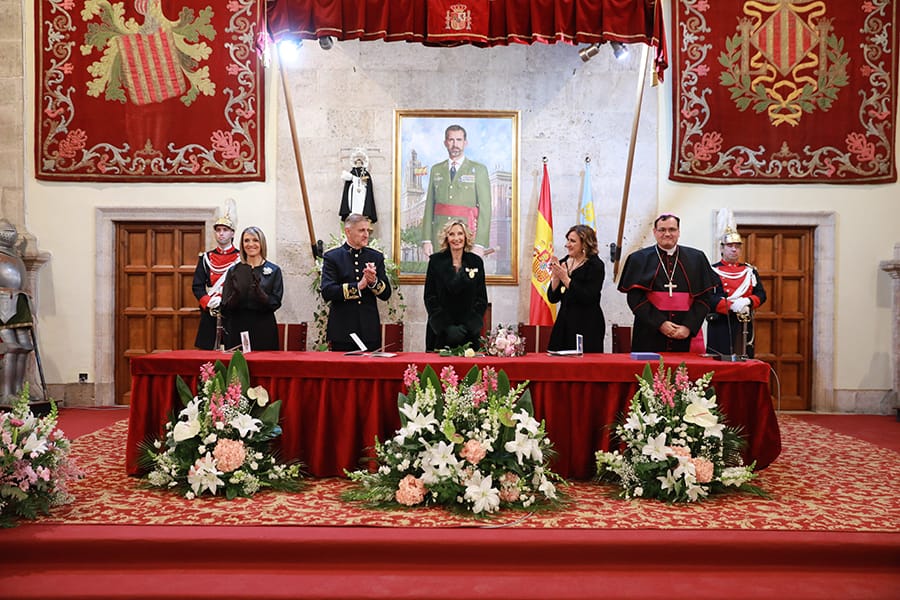 Galería gráfica de Exaltación de la Honorable Clavariesa 2025 de las fiestas vicentinas