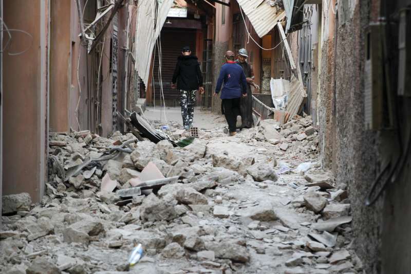 Destrozos en una calle de Marrakech tras el terremoto. /EFE