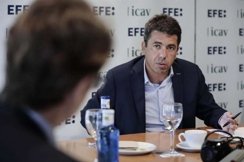 El presidente del PP de la Comunitat Valenciana (PPCV), Carlos MazÃ³n, durante los Desayunos de la Agencia EFE en el Colegio de Abogados de Valencia. EFE
