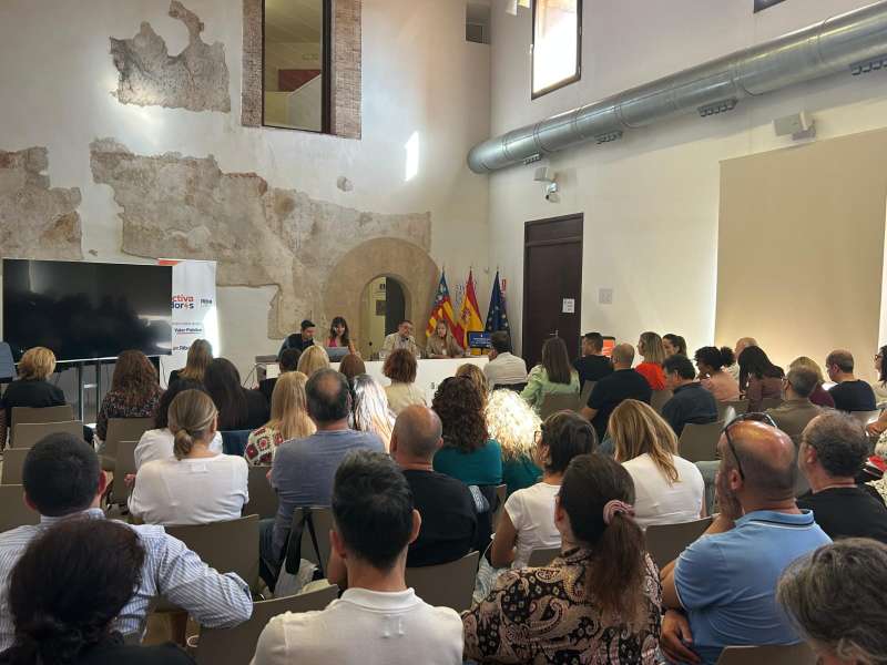 Jornada sobre la nueva formacin en Inteligencia Artificial para el personal del Ayuntamiento de Riba-roja. EPDA