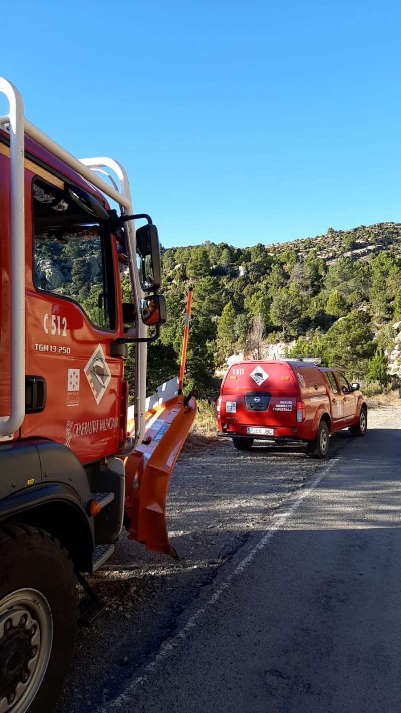 Veh�culos de la brigada de bomberos forestales.  EPDA
