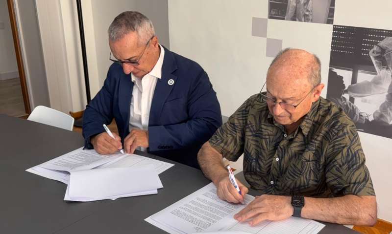 Juan Jos Tirado, presidente del Consejo de Colegios de Enfermeras y Enfermeros de la Comunitat Valenciana (CECOVA) y Rafael Gimnez, presidente de la Fundacin El Olmo (organismo impulsor del CIT RuralTEC).  EPDA
