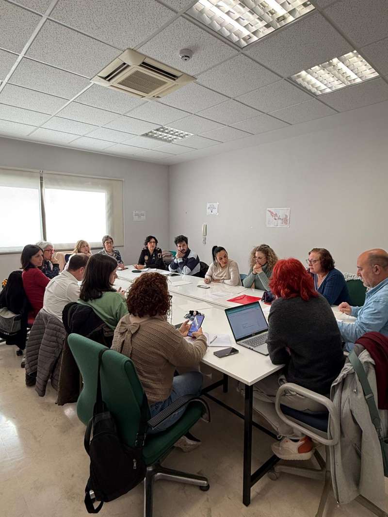 Reuni�n de trabajo en el marco del proceso de elaboraci�n del primer protocolo municipal de actuaci�n y coordinaci�n en situaciones de emergencia ante las violencias machistas.EPDA