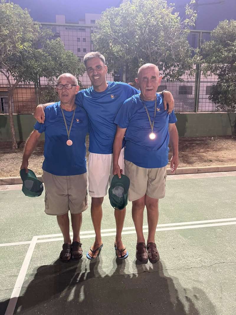 Homenatge als germans Salva i Gil, dos collaboradors habituals que any rere any participen en el torneig. EPDA