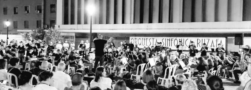 Concierto de la Orquesta Sinfónica de Ruzafa en el Mercado de Ruzafa. /EPDA