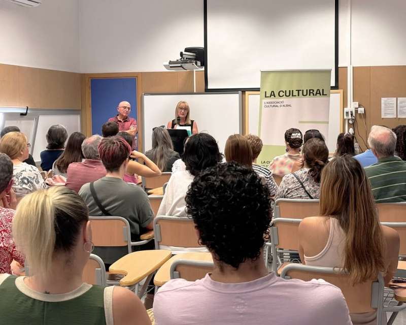 Un acto relacionado con el poeta Vicent Andrs Estells organizado por La Cultural. EPDA