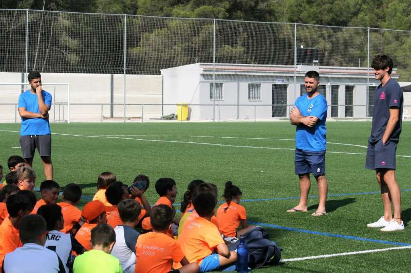 Una escoleta en Gilet.  EPDA